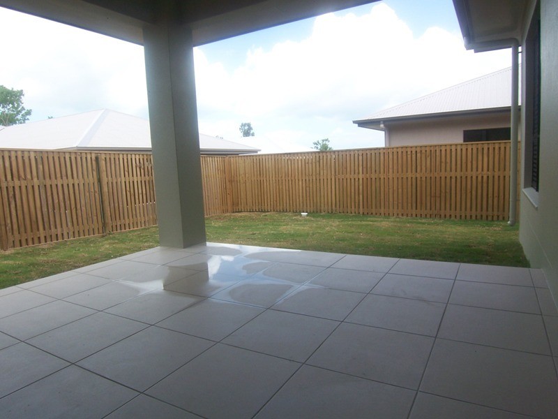 62 Hillock Crescent, Bushland Beach QLD 4818