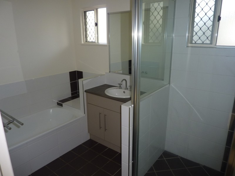 16 Firetail Pocket, Kelso QLD 4815