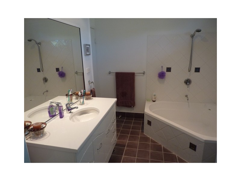 16 Mott Street, Heatley QLD 4814