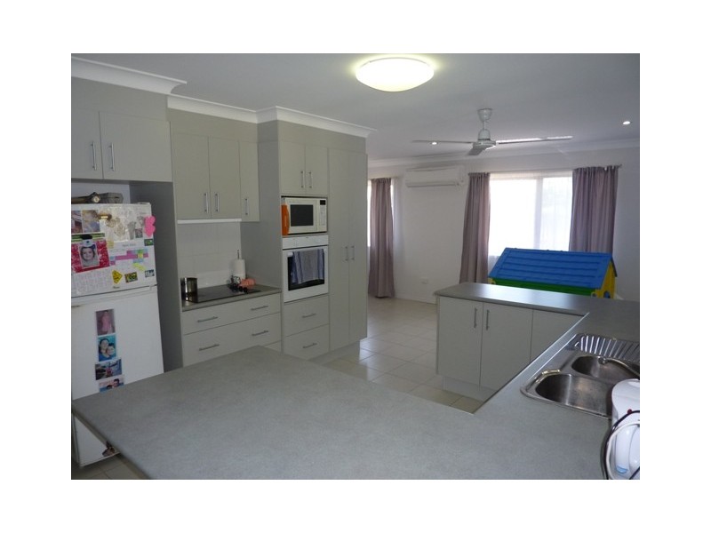 4 Nina Pocket, Bushland Beach QLD 4818