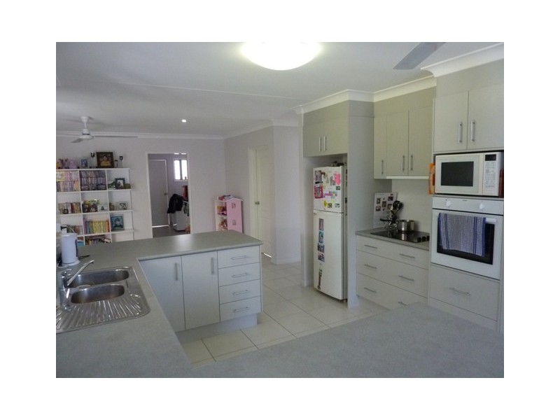 4 Nina Pocket, Bushland Beach QLD 4818