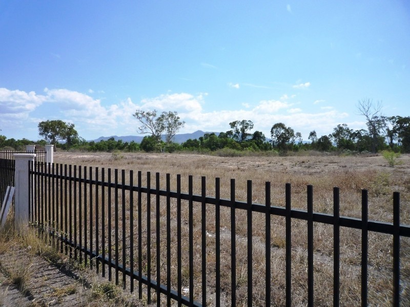 7 South Beck Drive, Rasmussen QLD 4815