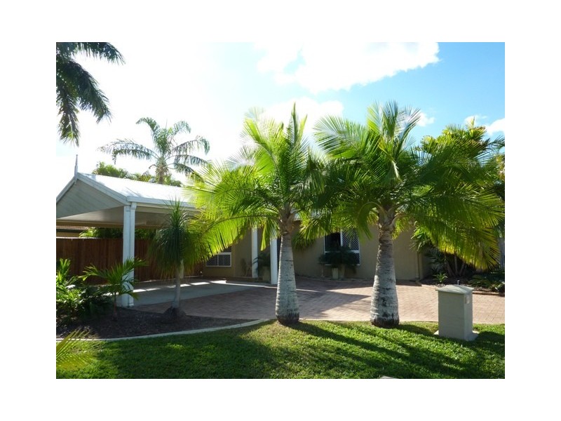 16 Sentosa Ct, Kelso QLD 4815