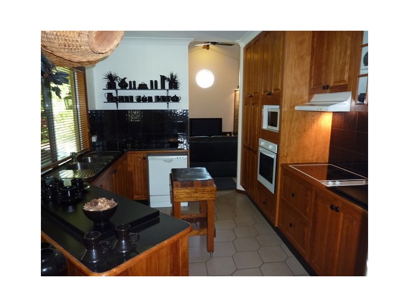 16 Sentosa Ct, Kelso QLD 4815