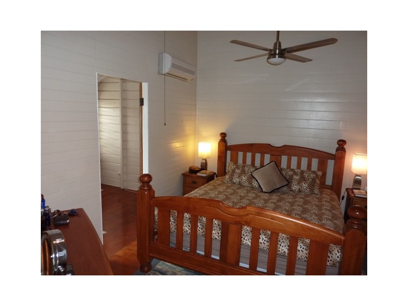 92 Eyre St, North Ward QLD 4810