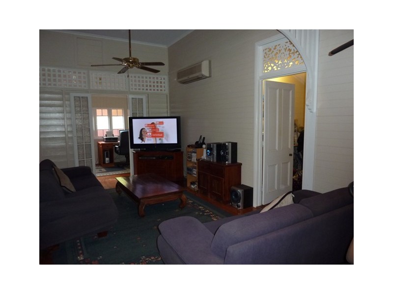 92 Eyre St, North Ward QLD 4810