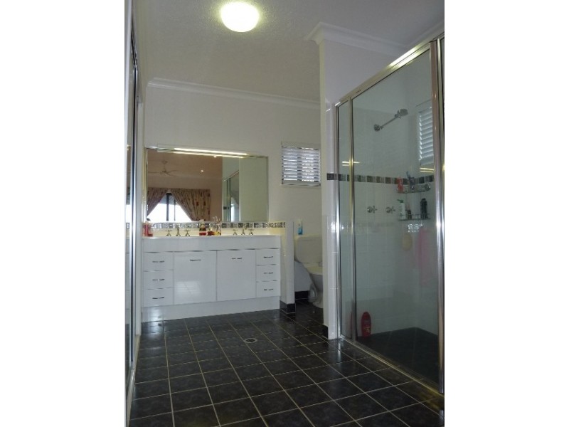 16 Minstrel Ct, Bushland Beach QLD 4818