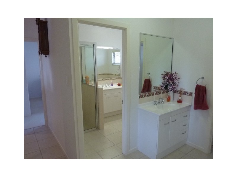 16 Minstrel Ct, Bushland Beach QLD 4818