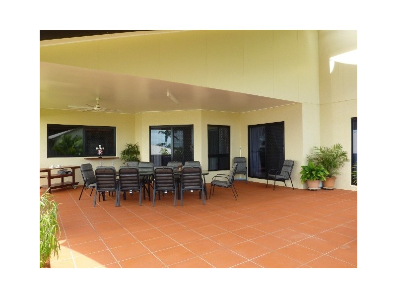 16 Minstrel Ct, Bushland Beach QLD 4818