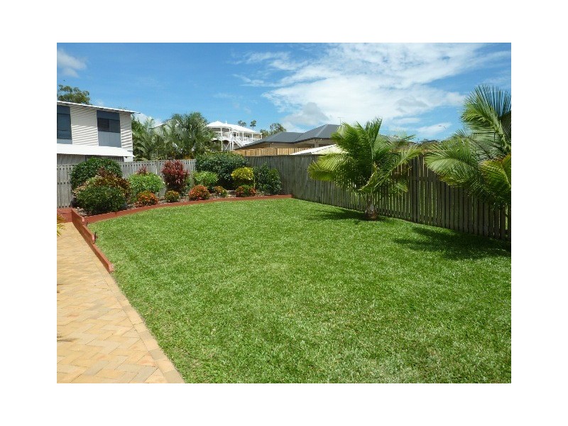 16 Minstrel Ct, Bushland Beach QLD 4818