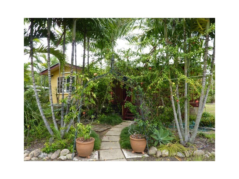 27 Cali Ct, Mount Low QLD 4818