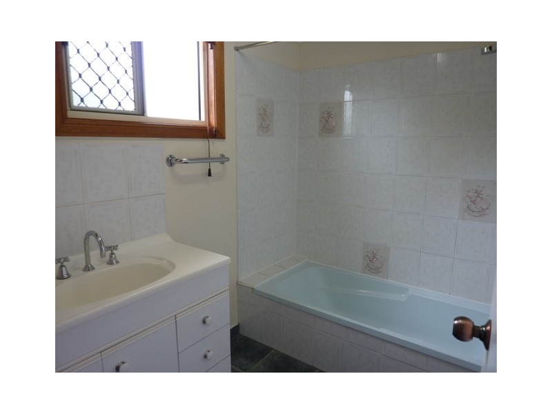 27 Cali Ct, Mount Low QLD 4818