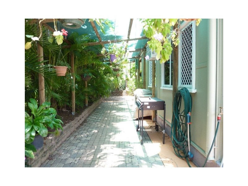 West End QLD 4810