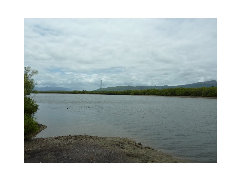 2/116 Thirteenth, Railway Estate QLD 4810