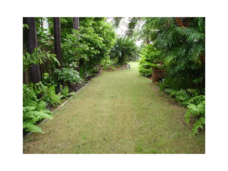 West End QLD 4810