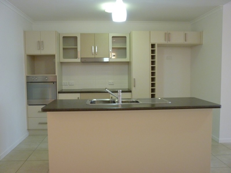 6  Henry Street, West End QLD 4810