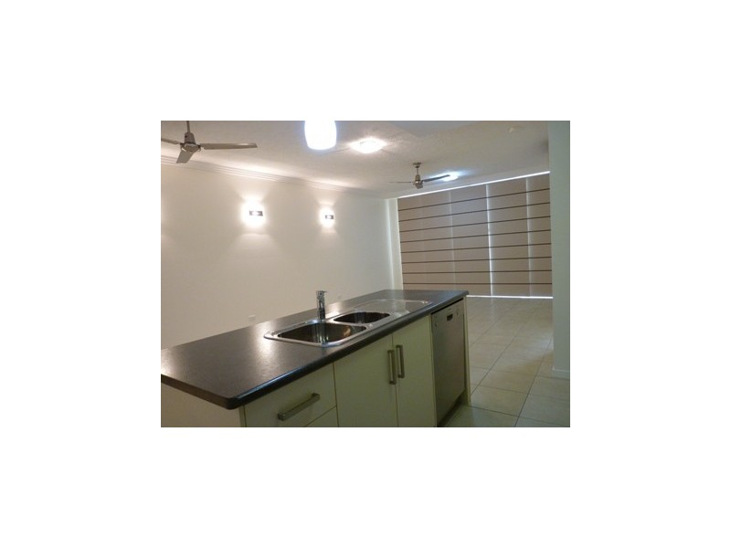 6  Henry Street, West End QLD 4810