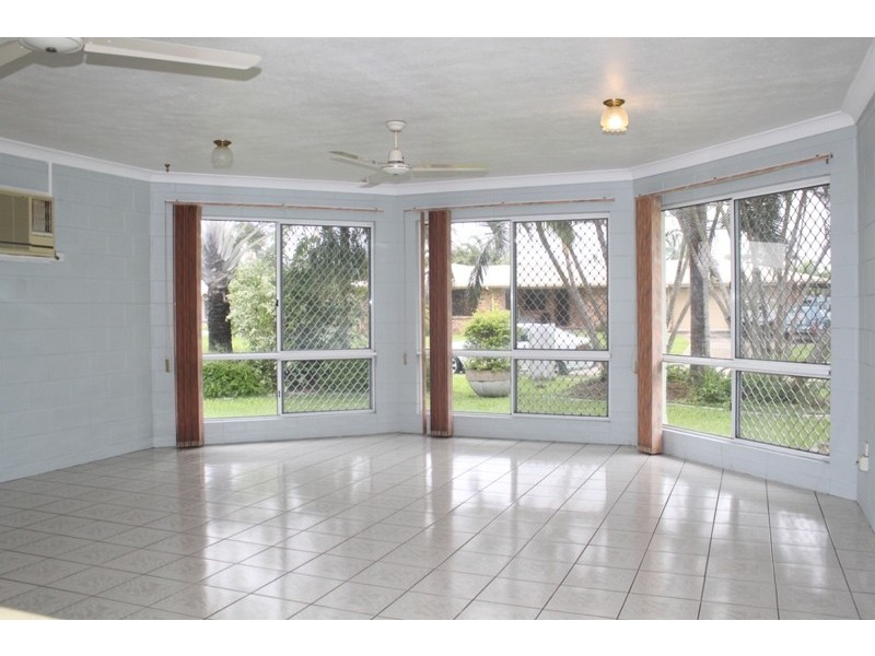 25 Feeney Av, Rasmussen QLD 4815