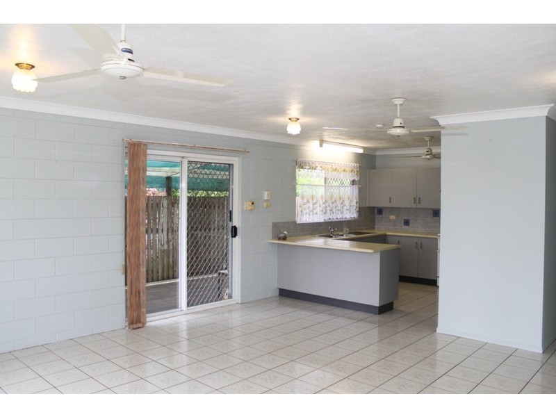 25 Feeney Av, Rasmussen QLD 4815