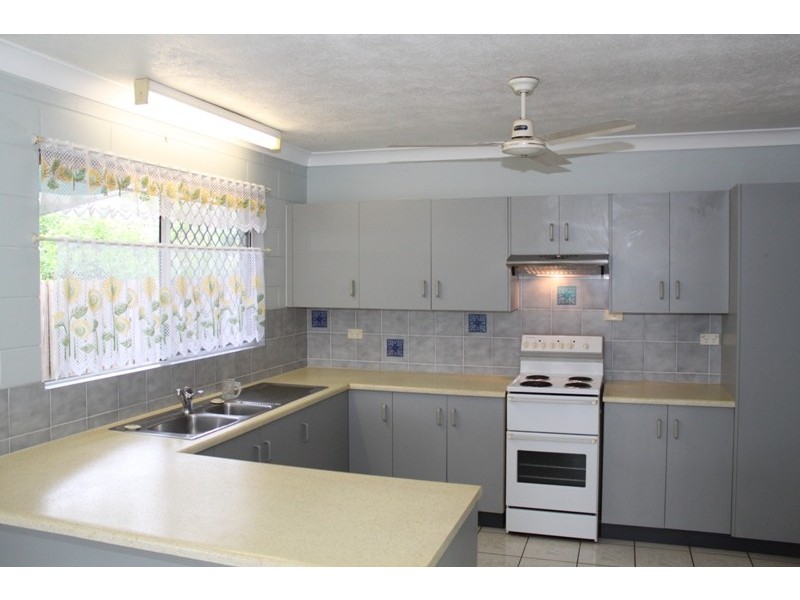 25 Feeney Av, Rasmussen QLD 4815