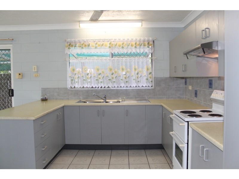 25 Feeney Av, Rasmussen QLD 4815
