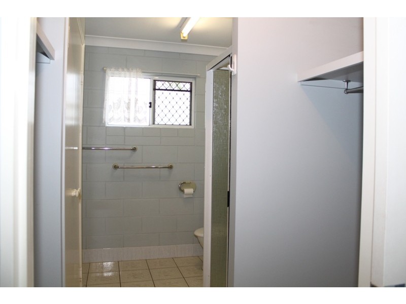 25 Feeney Av, Rasmussen QLD 4815