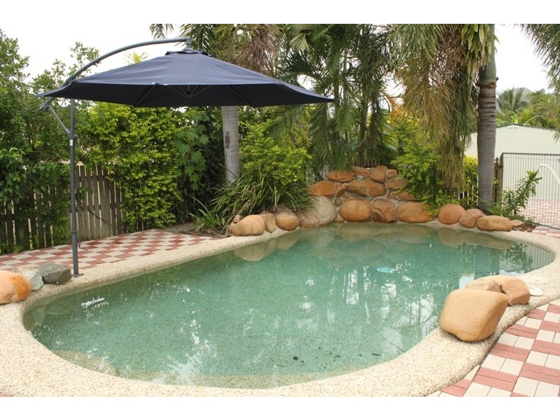 25 Feeney Av, Rasmussen QLD 4815