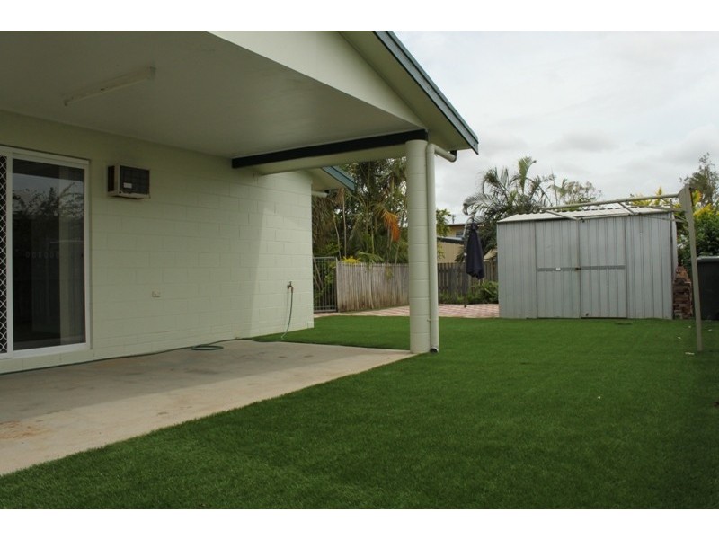 25 Feeney Av, Rasmussen QLD 4815