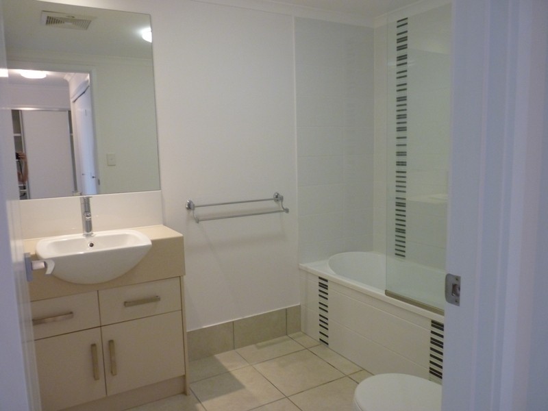 6 Henry Street, West End QLD 4810