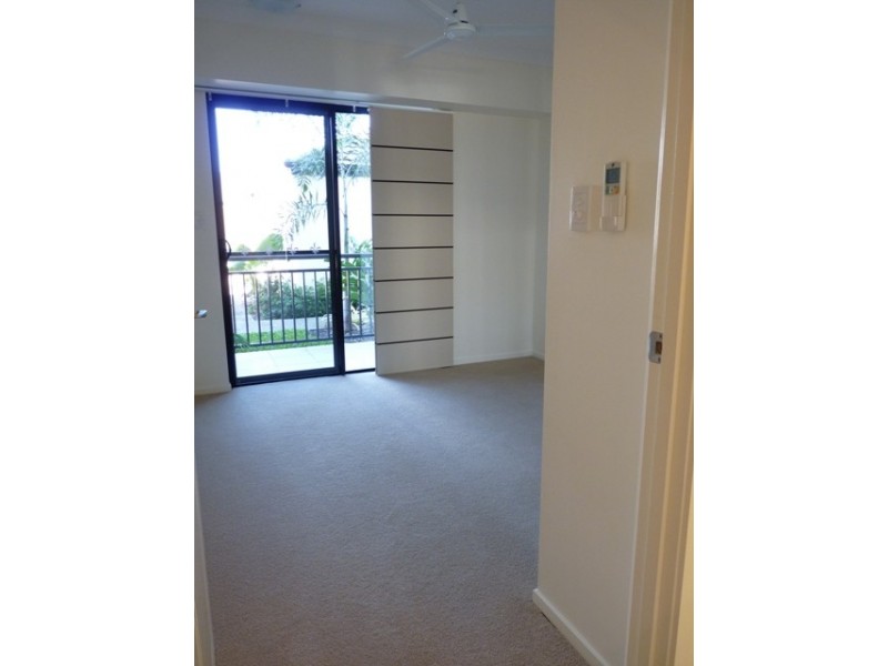 6 Henry Street, West End QLD 4810