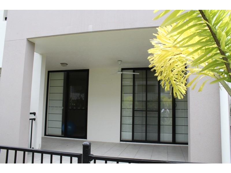 6 Henry Street, West End QLD 4810