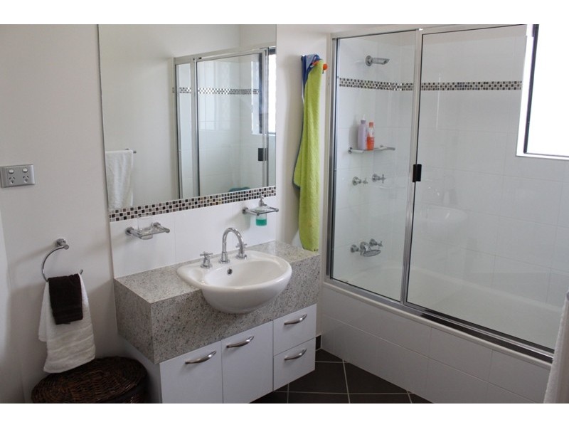 9 Dugong Ct, Bushland Beach QLD 4818