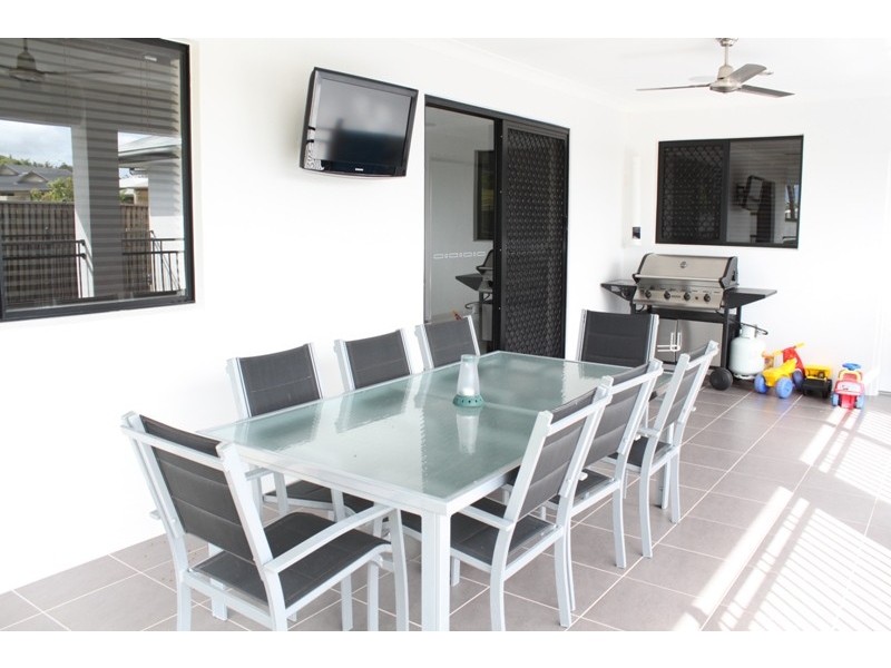 9 Dugong Ct, Bushland Beach QLD 4818