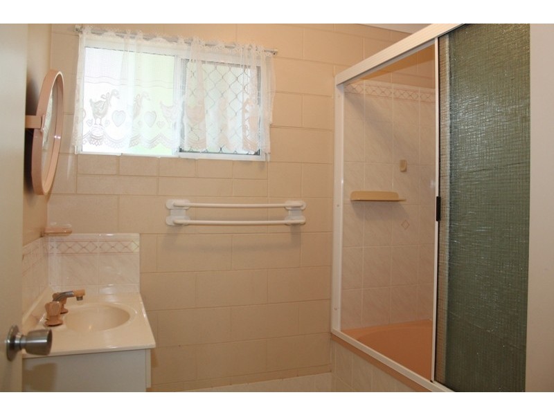25 Feeney Av, Rasmussen QLD 4815