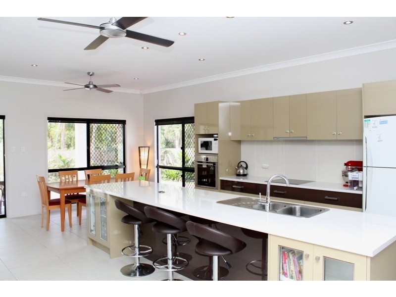 6 Currawinya Court, Bushland Beach QLD 4818