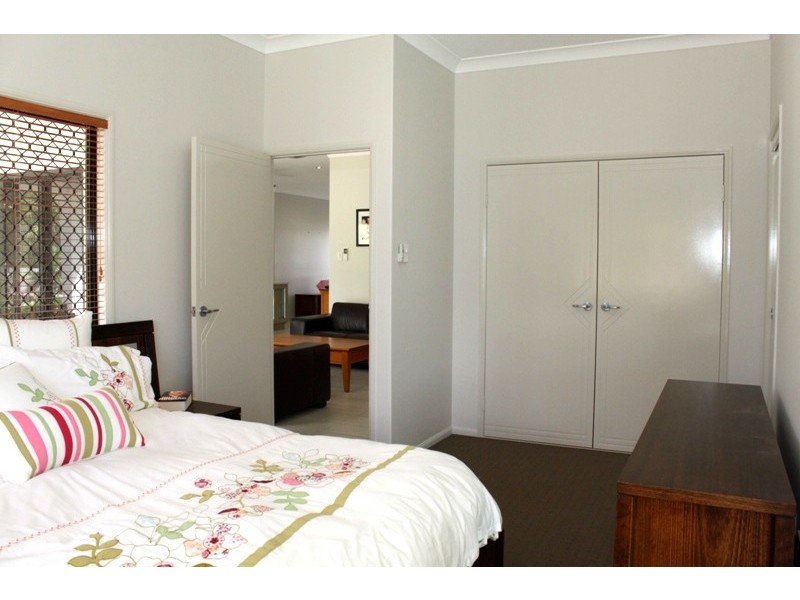 6 Currawinya Court, Bushland Beach QLD 4818