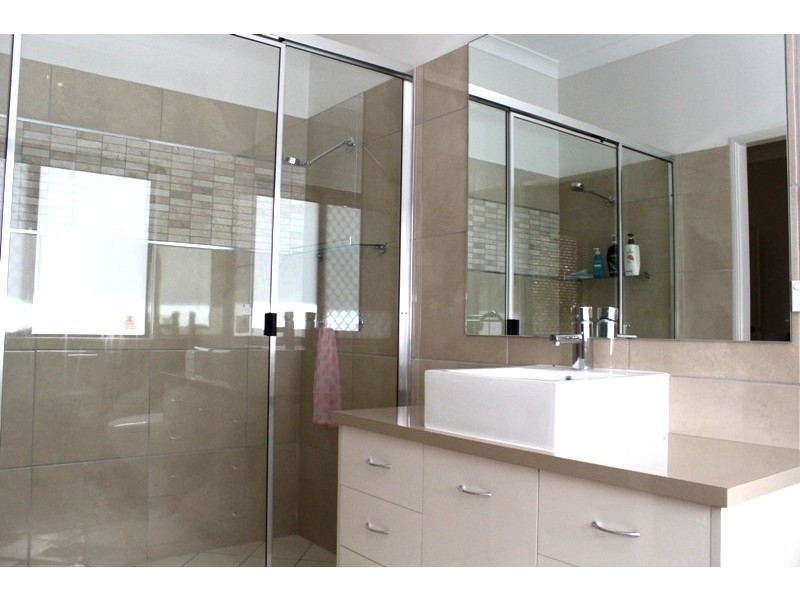 6 Currawinya Court, Bushland Beach QLD 4818