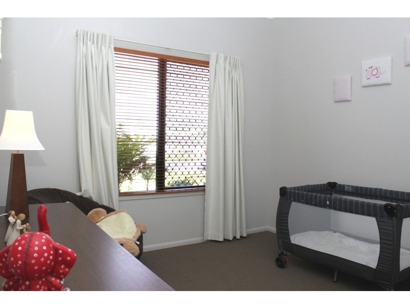 6 Currawinya Court, Bushland Beach QLD 4818