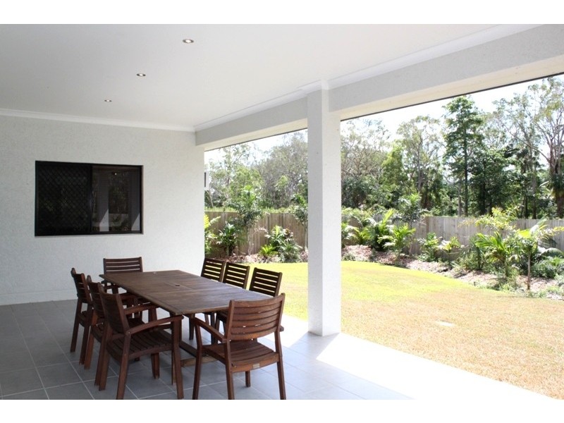 6 Currawinya Court, Bushland Beach QLD 4818