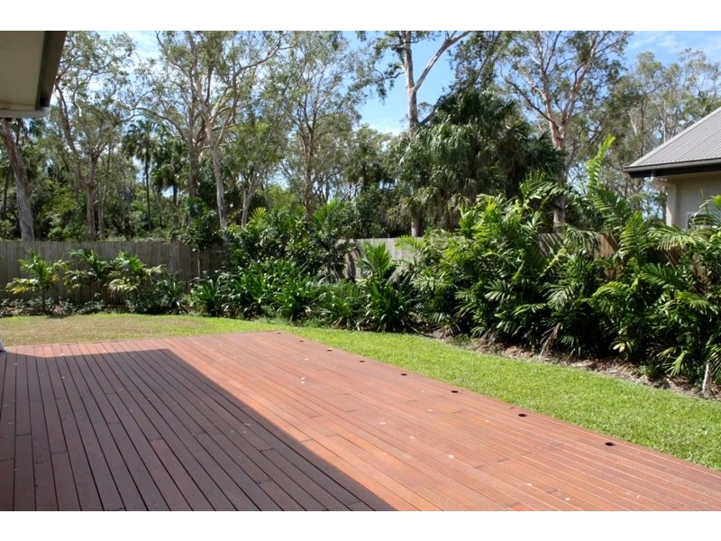 6 Currawinya Court, Bushland Beach QLD 4818