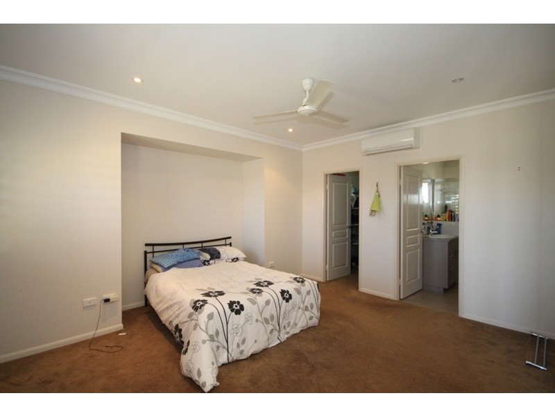 Bushland Beach QLD 4818