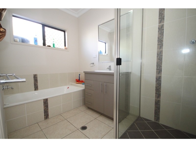 Bushland Beach QLD 4818