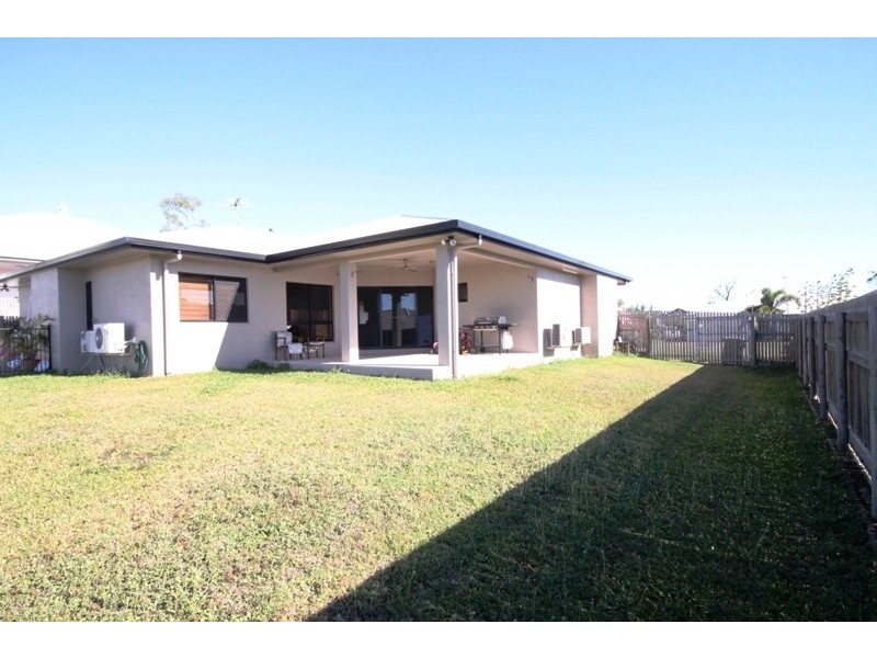 Bushland Beach QLD 4818