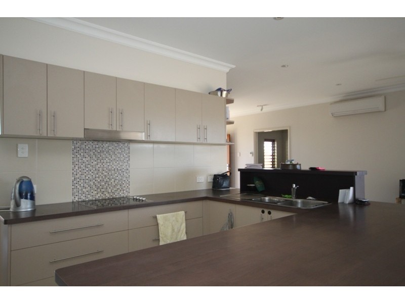 Bushland Beach QLD 4818