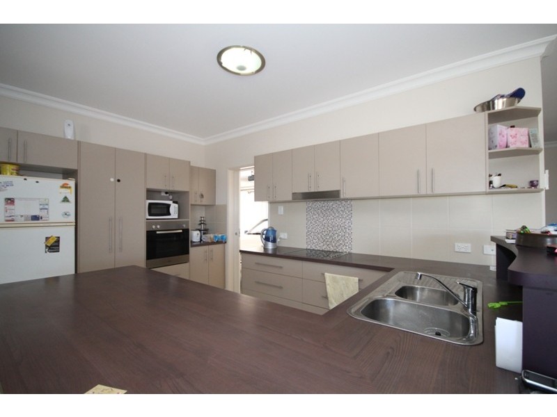 Bushland Beach QLD 4818