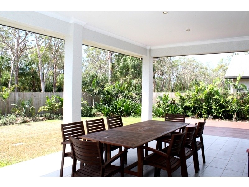 6 Currawinya Court, Bushland Beach QLD 4818