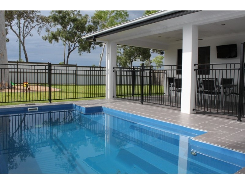 9 Dugong Ct, Bushland Beach QLD 4818