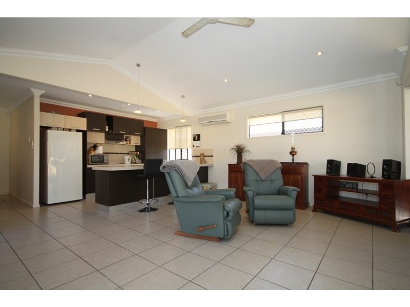 8 Kato Place, Mount Louisa QLD 4814