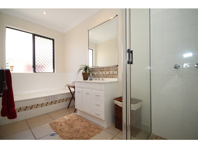 8 Kato Place, Mount Louisa QLD 4814