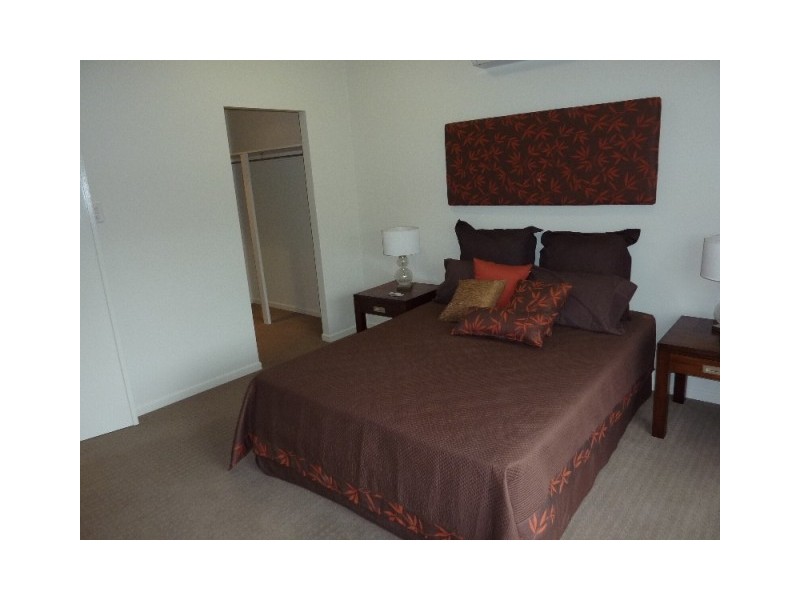 Bushland Beach QLD 4818